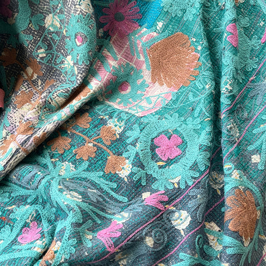 Plaid Kantha brodé bleu