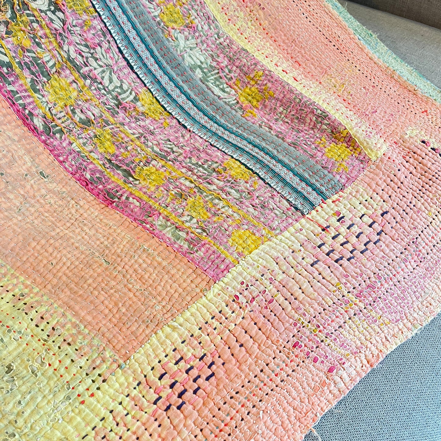 Plaid Kantha rose et jaune