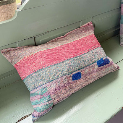 Coussin coloré en kantha