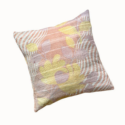 Coussin en kantha rose