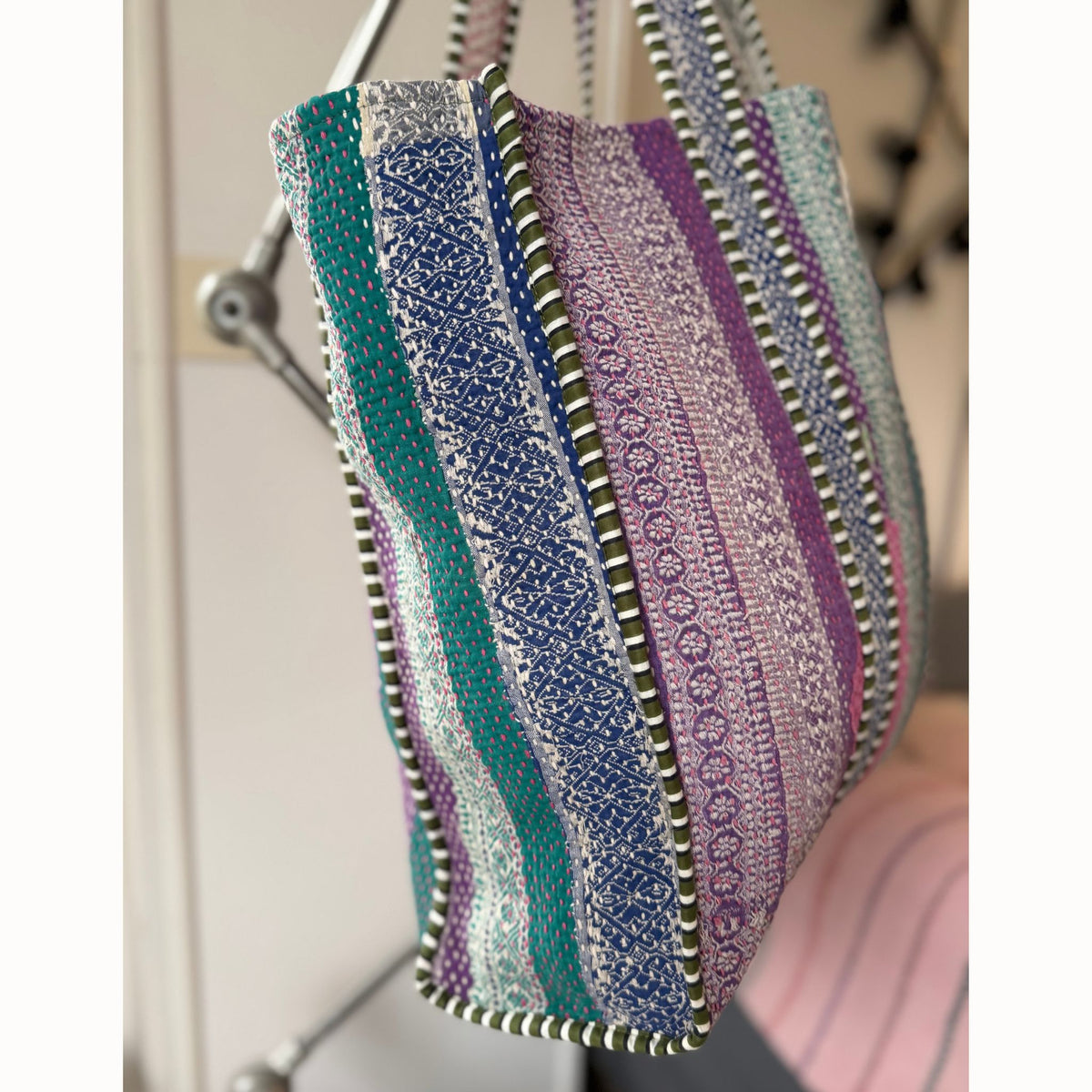 Sac Lanka violet